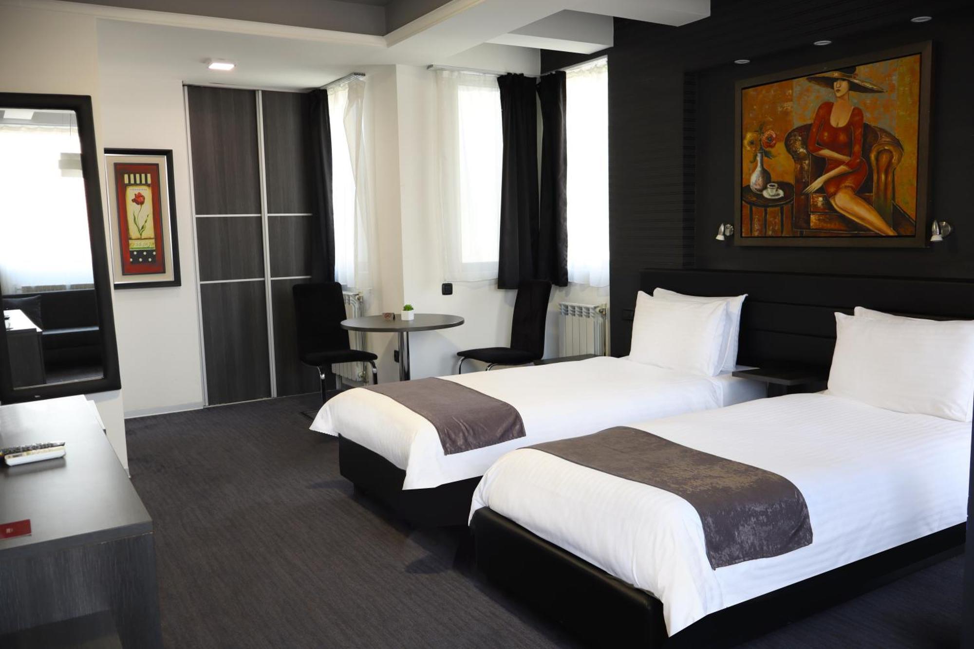 Sienna Apartments Skopje Buitenkant foto
